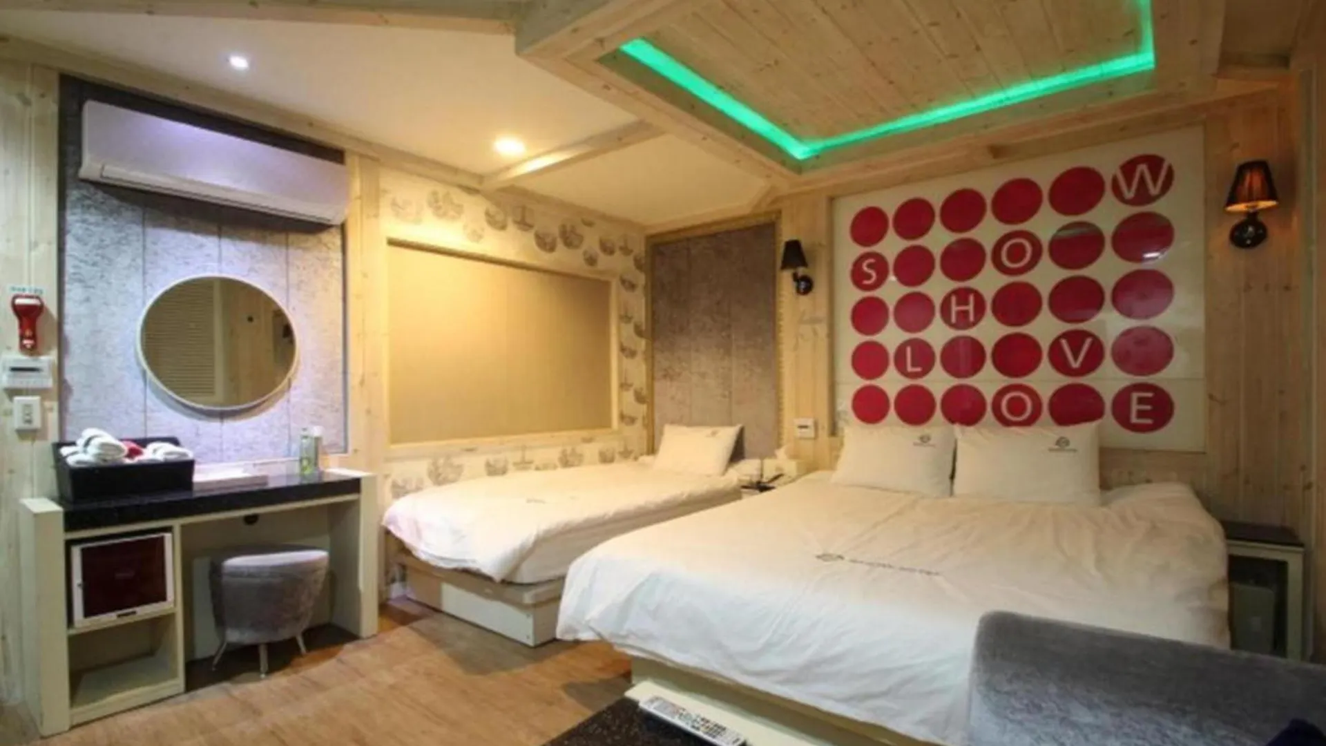 Show Hotel Haeundae Пусан